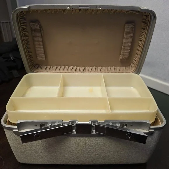 Samsonite Contoura Train Makeup Case Hardshell White Cream Pouch Lining Tray GUC - Picture 5 of 11